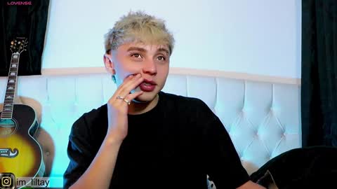 Snapshot of blue_boy_1 chatting on December 22, 12:50 am TAY online show from December 22, 12:50 am