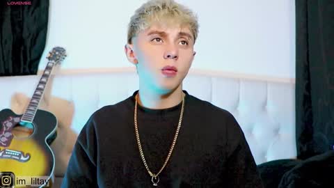 Snapshot of blue_boy_1 chatting on December 22, 3:55 am TAY online show from December 22, 3:55 am