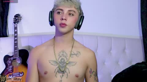 Snapshot of blue_boy_1 chatting on December 24, 6:22 am TAY online show from December 24, 6:22 am