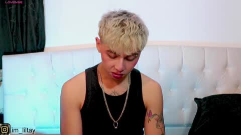 Snapshot of blue_boy_1 chatting on December 24, 3:16 pm TAY online show from December 24, 3:16 pm