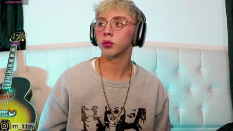 Snapshot of blue_boy_1 chatting on December 27, 4:47 am TAY online show from December 27, 4:47 am