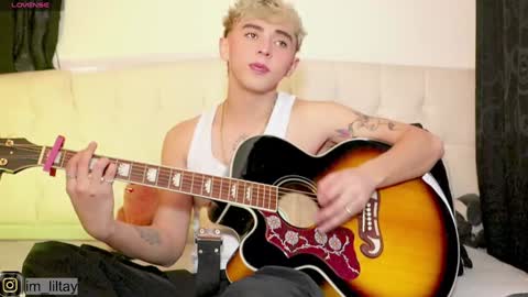 Snapshot of blue_boy_1 chatting on January 4, 4:54 pm TAY online show from January 4, 4:54 pm