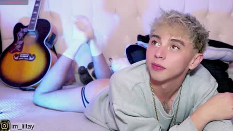 Snapshot of blue_boy_1 chatting on January 5, 8:21 pm TAY online show from January 5, 8:21 pm