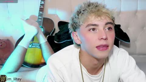 Snapshot of blue_boy_1 chatting on January 6, 3:51 pm TAY online show from January 6, 3:51 pm