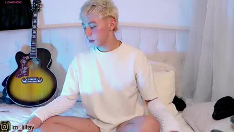 Snapshot of blue_boy_1 chatting on February 18, 4:48 am TAY online show from February 18, 4:48 am