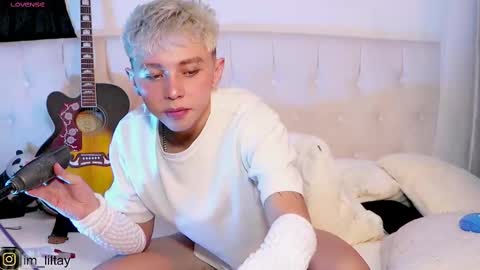 Snapshot of blue_boy_1 chatting on February 18, 7:54 am TAY online show from February 18, 7:54 am