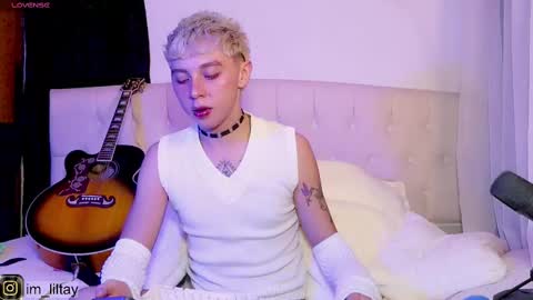 Snapshot of blue_boy_1 chatting on February 21, 2:28 am TAY online show from February 21, 2:28 am