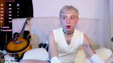 Snapshot of blue_boy_1 chatting on February 21, 5:35 am TAY online show from February 21, 5:35 am