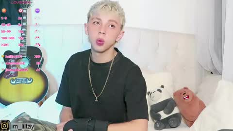 Snapshot of blue_boy_1 chatting on February 23, 1:02 am TAY online show from February 23, 1:02 am