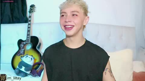 Snapshot of blue_boy_1 chatting on February 23, 11:58 pm TAY online show from February 23, 11:58 pm