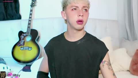 Snapshot of blue_boy_1 chatting on February 24, 6:05 am TAY online show from February 24, 6:05 am