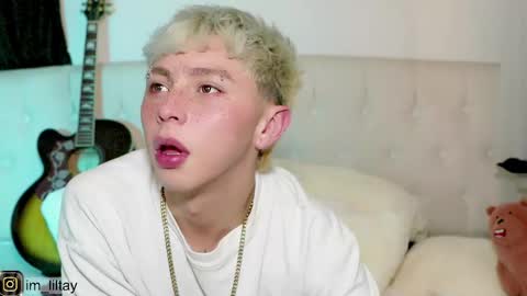 Snapshot of blue_boy_1 chatting on February 25, 4:03 am TAY online show from February 25, 4:03 am