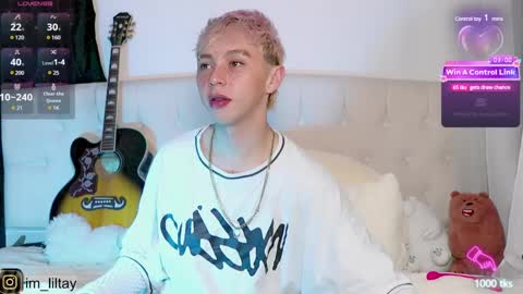 Snapshot of blue_boy_1 chatting on March 1, 12:50 am TAY online show from March 1, 12:50 am