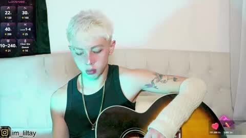 Snapshot of blue_boy_1 chatting on March 4, 3:22 am TAY online show from March 4, 3:22 am