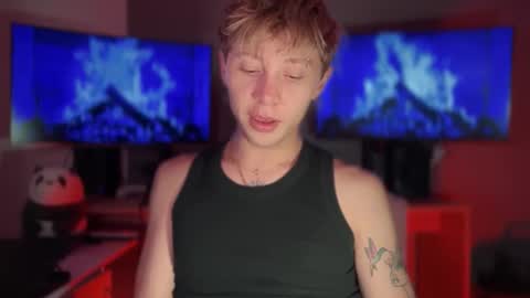 Snapshot of blue_boy_1 chatting on December 19, 11:12 pm TAY online show from December 19, 11:12 pm