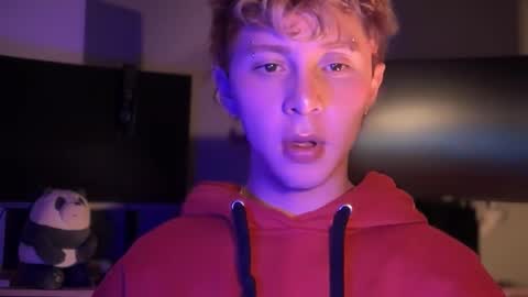 Snapshot of blue_boy_1 chatting on December 22, 1:02 am TAY online show from December 22, 1:02 am