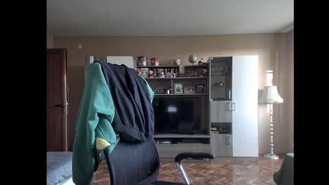 Runaway online show from December 31, 2:25 pm