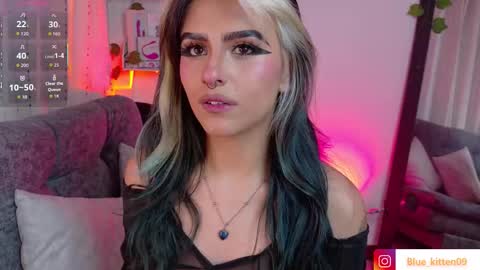 Snapshot of blue_kittenn chatting on November 29, 4:37 am blue_kittenn online show from November 29, 4:37 am