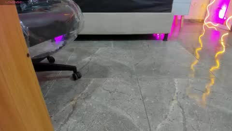 blue_tay1 online show from October 25, 11:40 am