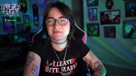 Snapshot of blueasfuck chatting on December 16, 1:42 am Blue online show from December 16, 1:42 am