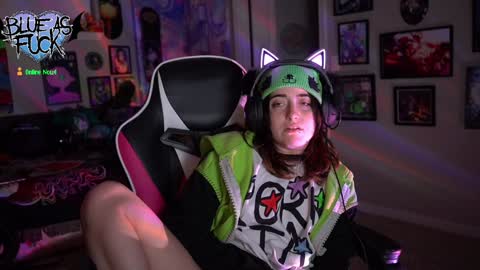 Snapshot of blueasfuck chatting on December 31, 5:22 am Blue online show from December 31, 5:22 am