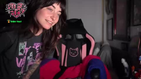 Snapshot of blueasfuck chatting on October 18, 2:25 am Blue online show from October 18, 2:25 am