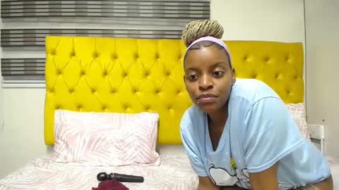 Snapshot of bluedi622952 chatting on February 26, 2:37 am Tee online show from February 26, 2:37 am