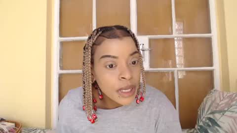 Snapshot of bluedi622952 chatting on November 11, 12:16 pm Tee online show from November 11, 12:16 pm