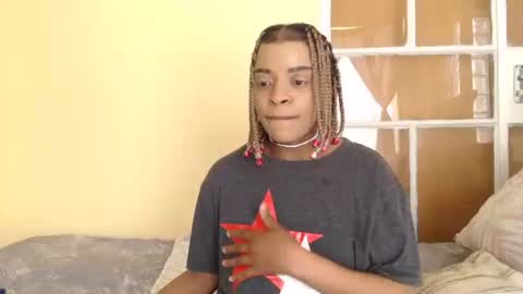 Snapshot of bluedi622952 chatting on December 1, 11:26 am Tee online show from December 1, 11:26 am