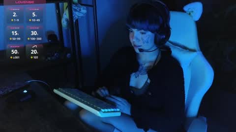 Snapshot of bluedweeb chatting on December 12, 4:15 am Blue online show from December 12, 4:15 am