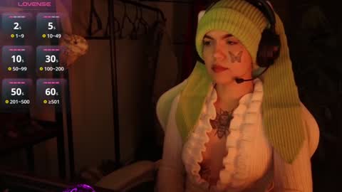 Snapshot of bluedweeb chatting on December 26, 12:59 pm Blue online show from December 26, 12:59 pm