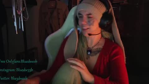 Snapshot of bluedweeb chatting on February 19, 7:28 am Blue online show from February 19, 7:28 am