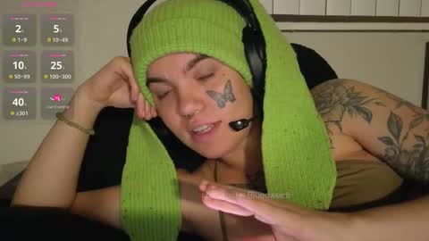 Blue online show from November 25, 5:18 am