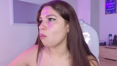 Snapshot of bluee_hazell chatting on November 13, 11:42 am online show from November 13, 11:42 am