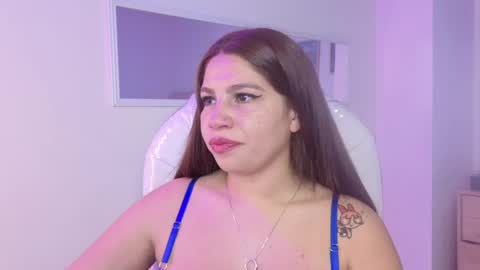 Snapshot of bluee_hazell chatting on November 17, 11:38 am online show from November 17, 11:38 am