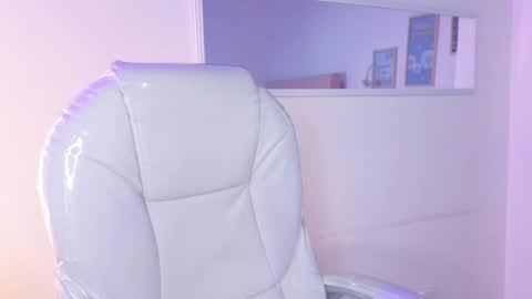 Snapshot of bluee_hazell chatting on November 30, 12:42 pm online show from November 30, 12:42 pm