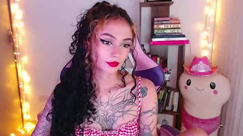 Snapshot of bluee_v chatting on November 11, 2:11 am Im Abril .. Nice to meet you thumb up me please its important INDEPENDENT MODEL online show from November 11, 2:11 am