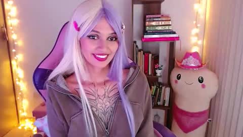 Snapshot of bluee_v chatting on November 14, 1:15 am Im Abril .. Nice to meet you thumb up me please its important INDEPENDENT MODEL online show from November 14, 1:15 am