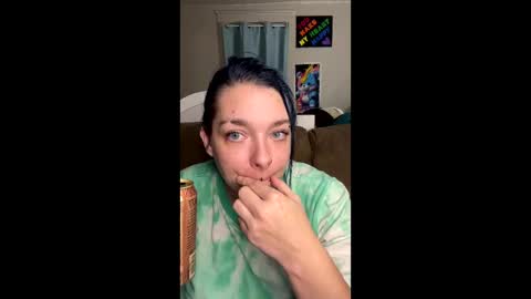 Snapshot of blueeyedbeauty92 chatting on November 19, 5:40 am blueeyedbeauty92 online show from November 19, 5:40 am