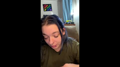 Snapshot of blueeyedbeauty92 chatting on December 14, 2:17 am blueeyedbeauty92 online show from December 14, 2:17 am