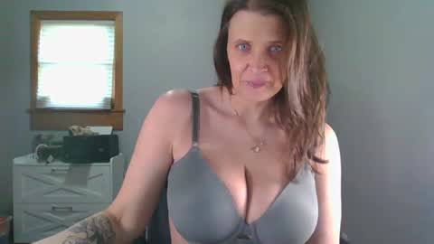BlueEyedDDVixen online show from April 20, 1:36 pm