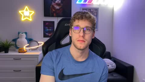 blueeyedtallguy online show from December 3, 4:47 am