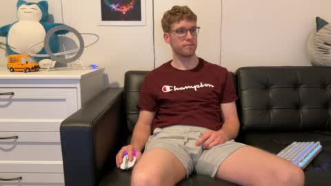 blueeyedtallguy online show from January 8, 4:44 am