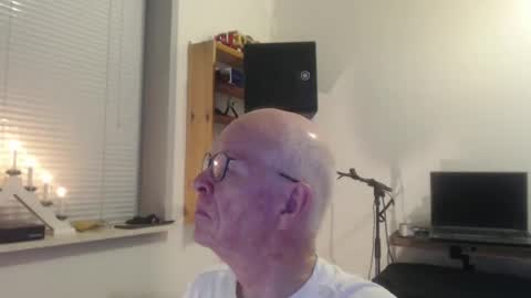 Snapshot of blueeyesn8 chatting on December 2, 7:09 pm blueeyesn8 online show from December 2, 7:09 pm