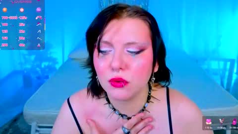 Snapshot of bluelunaray chatting on December 20, 10:44 am Hi my name is Lunaray online show from December 20, 10:44 am