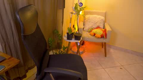 FLORAA online show from January 10, 8:05 am