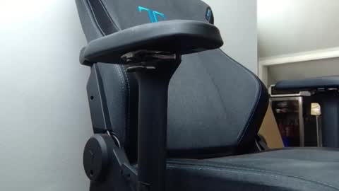 Snapshot of blzd5 chatting on October 19, 6:08 pm blzd5 online show from October 19, 6:08 pm