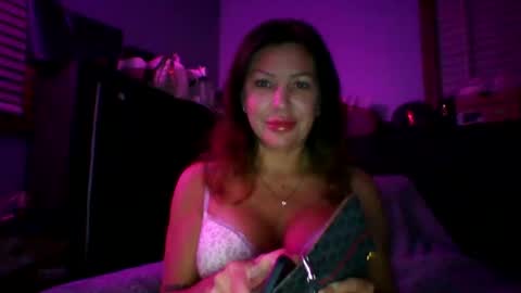 Snapshot of bodicas chatting on October 15, 4:01 am milf online show from October 15, 4:01 am