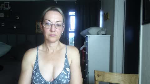 Snapshot of boeslaboes chatting on December 12, 4:43 pm Ningifun couple online show from December 12, 4:43 pm