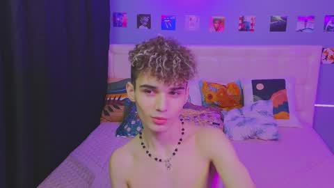 Snapshot of boicute chatting on February 1, 1:02 am ALEXPVT IS OPEN online show from February 1, 1:02 am